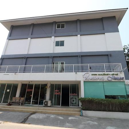 Oyo 75389 Pandora House Hotell Pattaya Exteriör bild