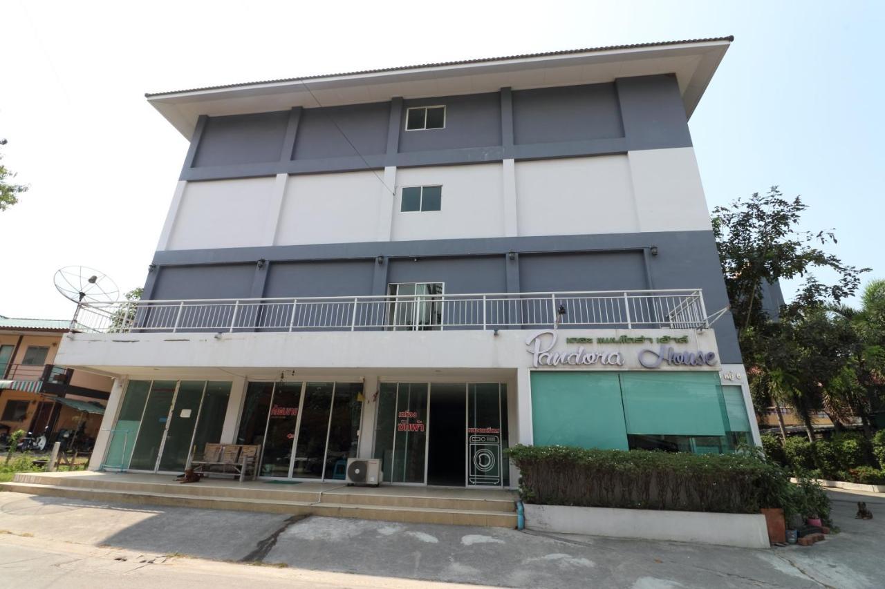 Oyo 75389 Pandora House Hotell Pattaya Exteriör bild
