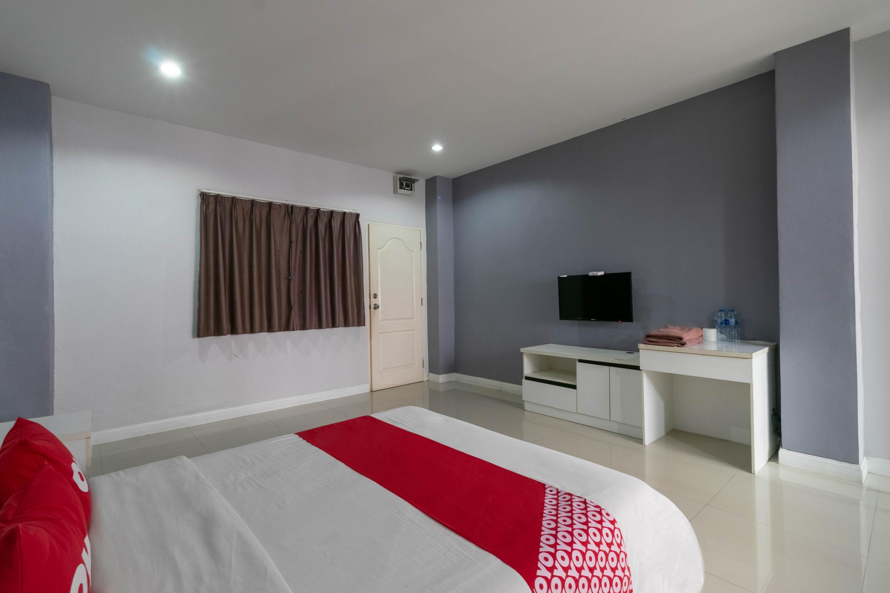 Oyo 75389 Pandora House Hotell Pattaya Exteriör bild