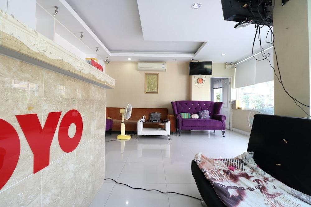 Oyo 75389 Pandora House Hotell Pattaya Exteriör bild
