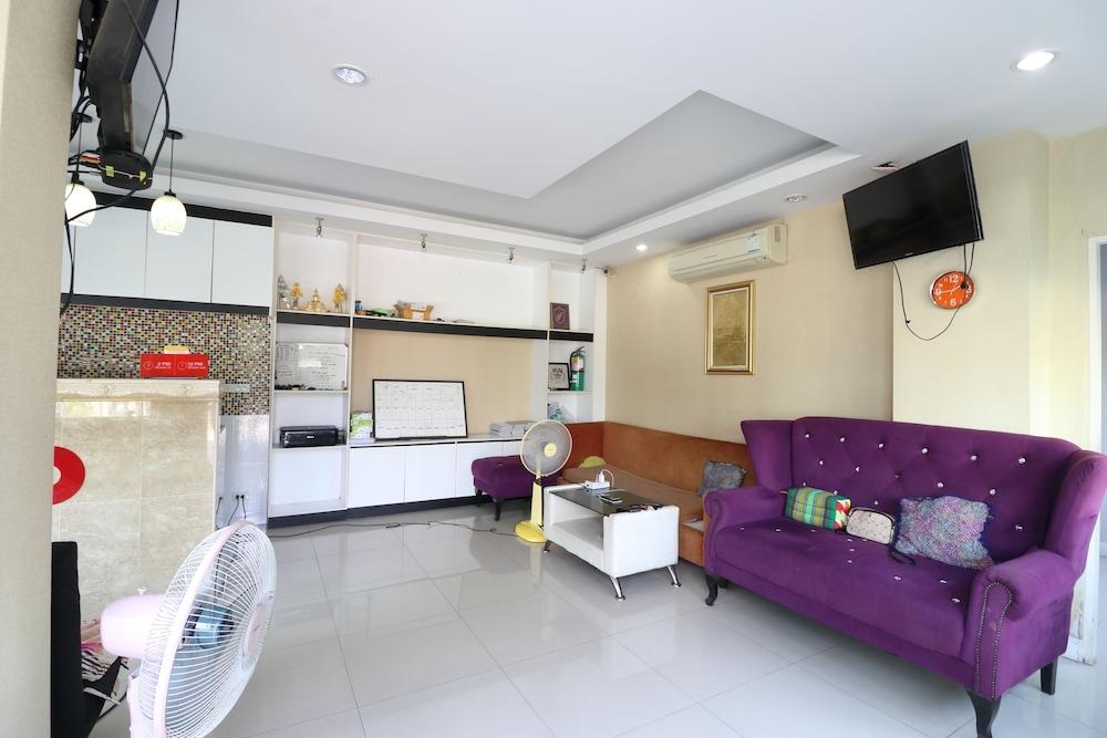 Oyo 75389 Pandora House Hotell Pattaya Exteriör bild