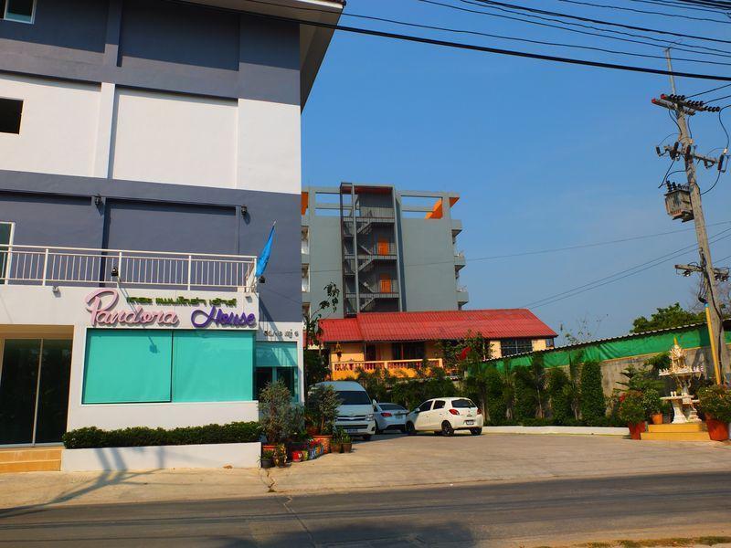 Oyo 75389 Pandora House Hotell Pattaya Exteriör bild