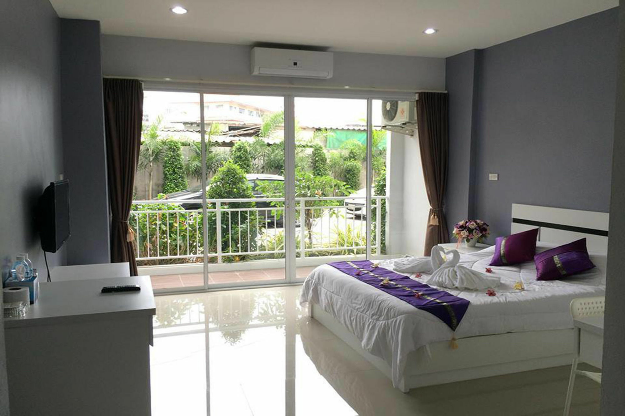 Oyo 75389 Pandora House Hotell Pattaya Exteriör bild