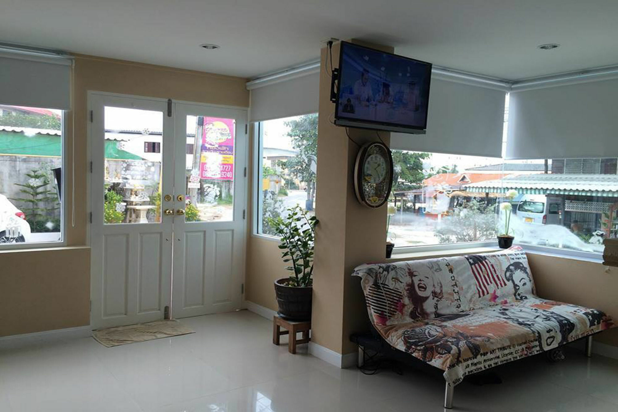 Oyo 75389 Pandora House Hotell Pattaya Exteriör bild