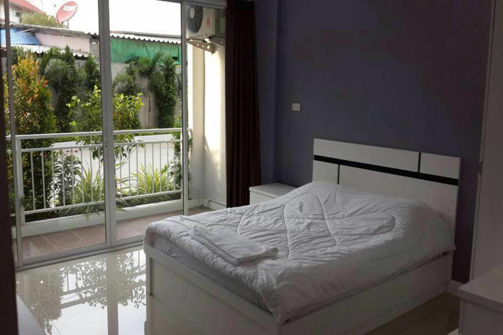 Oyo 75389 Pandora House Hotell Pattaya Exteriör bild