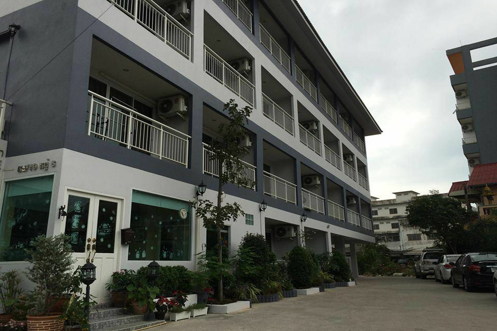 Oyo 75389 Pandora House Hotell Pattaya Exteriör bild