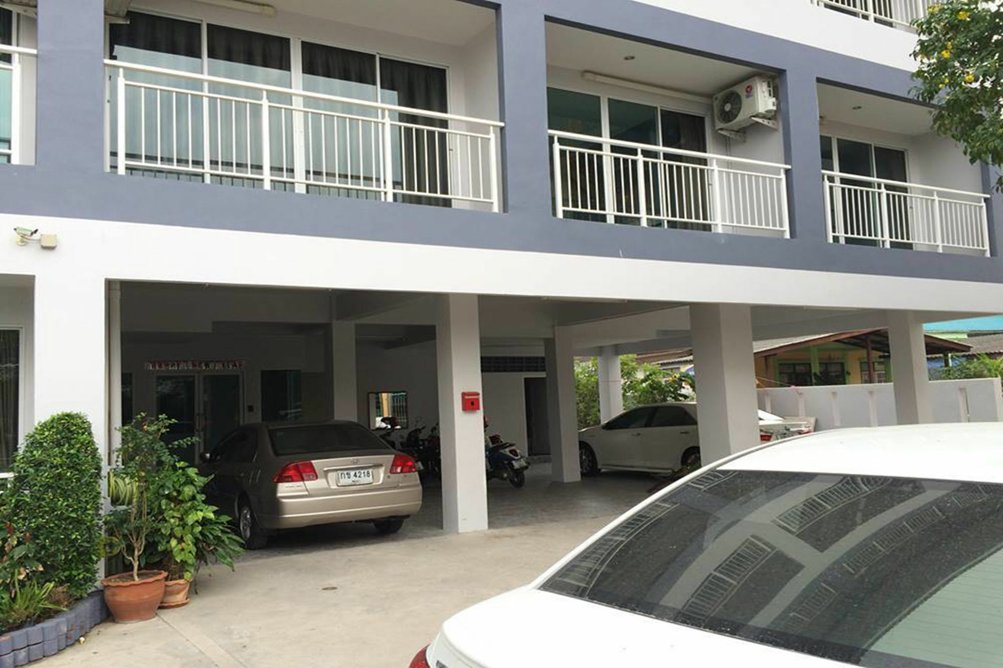 Oyo 75389 Pandora House Hotell Pattaya Exteriör bild