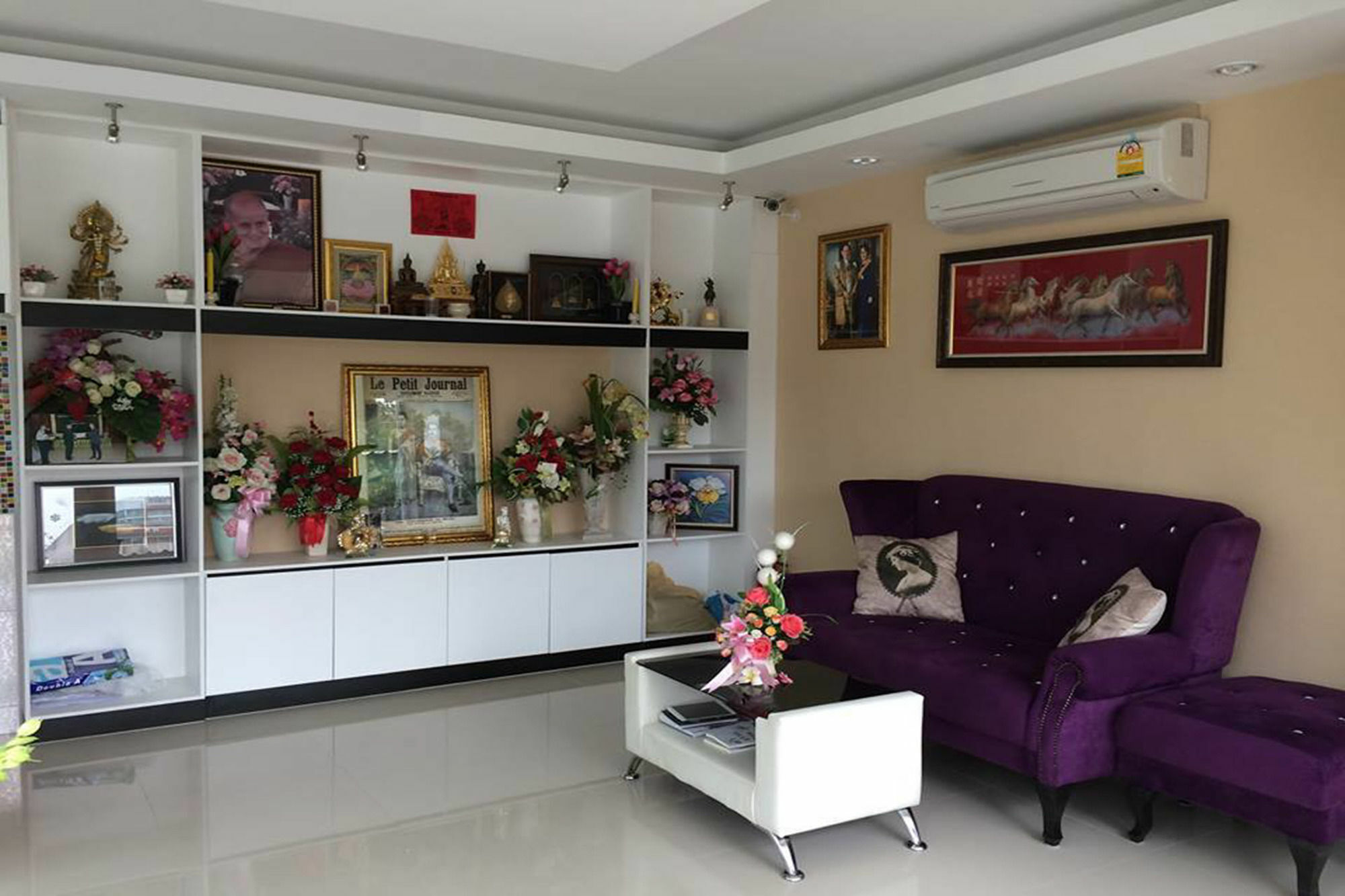 Oyo 75389 Pandora House Hotell Pattaya Exteriör bild
